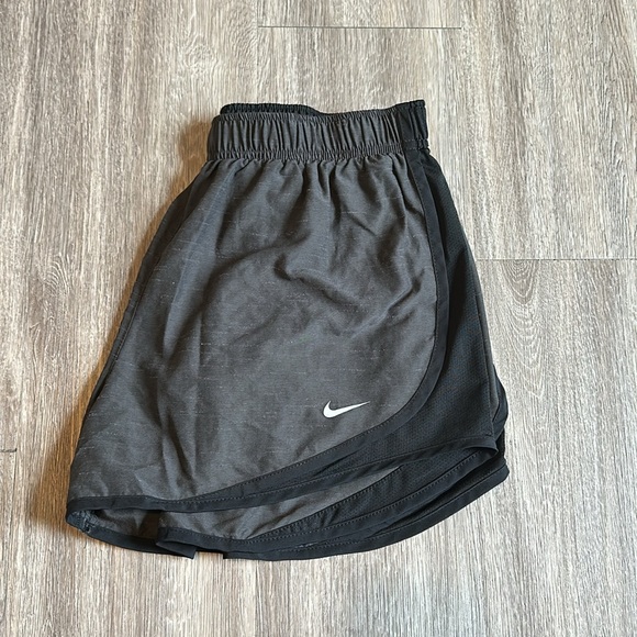 Nike Shorts - Picture 3 of 4